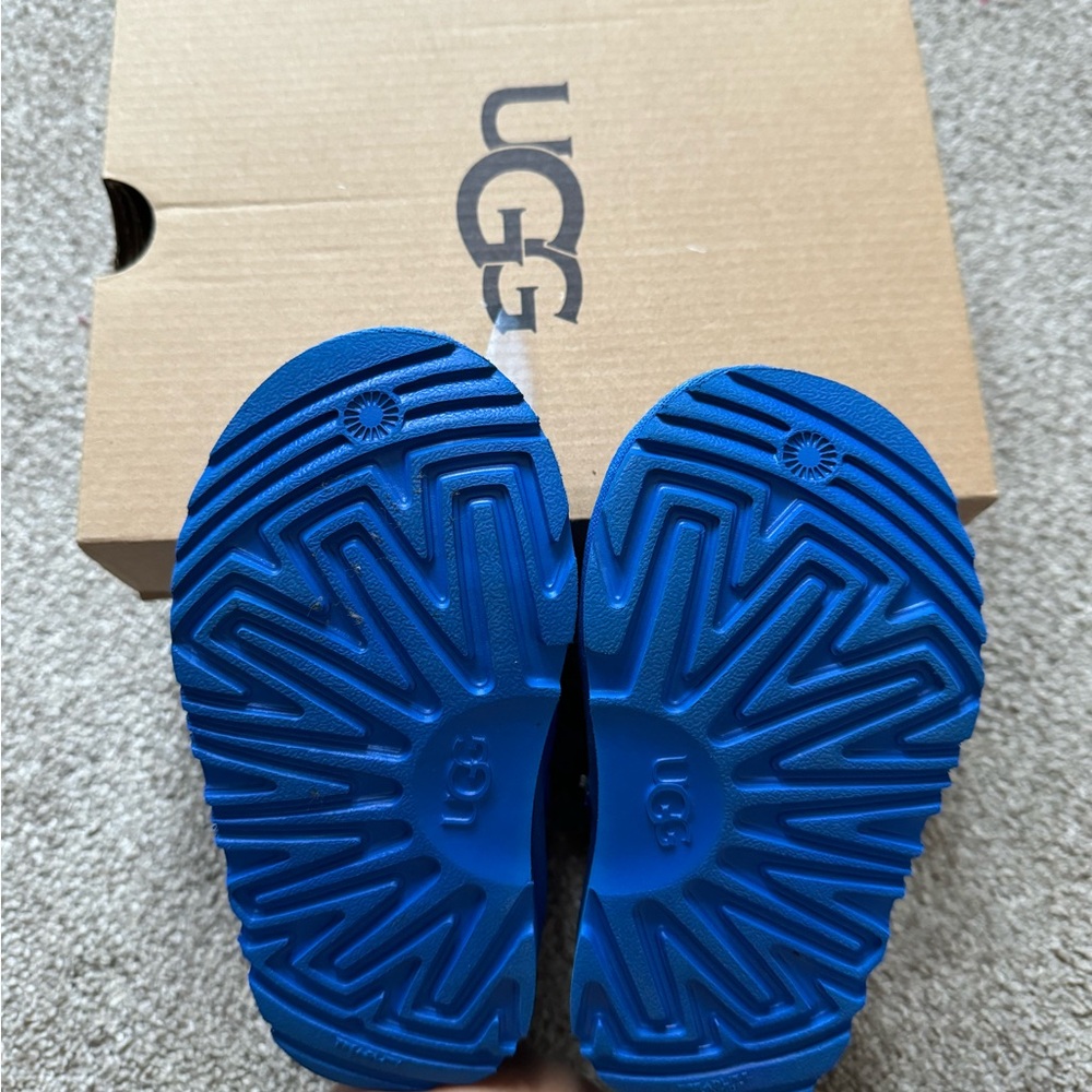 Toddler neumel II ugg sz 8